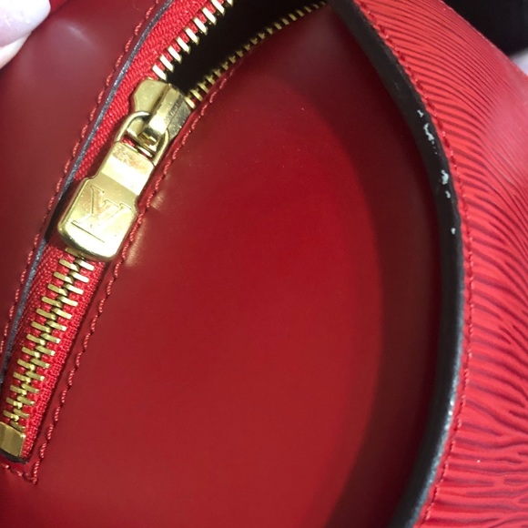 Louis Vuitton  Red Epi Souflott bag with pouch! - Picture 16 of 17
